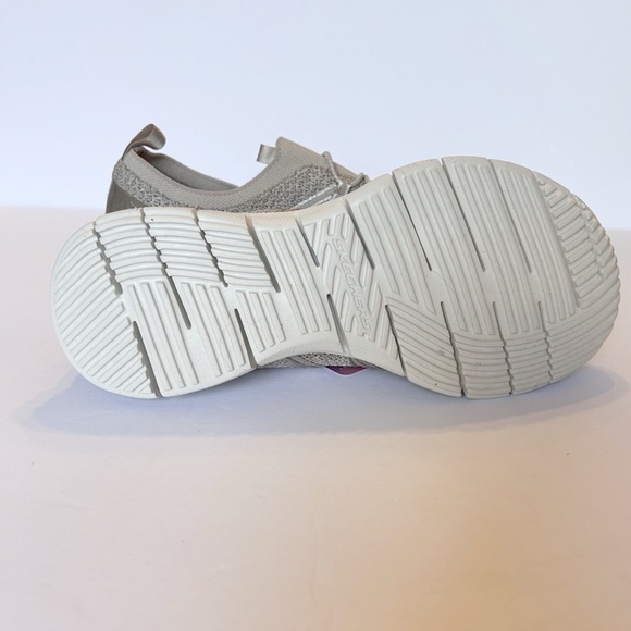 NWT Sketchers Graceful Soft Soul Gray Slip on Stretch Fit Memory Foam Sneakers - Picture 2 of 8